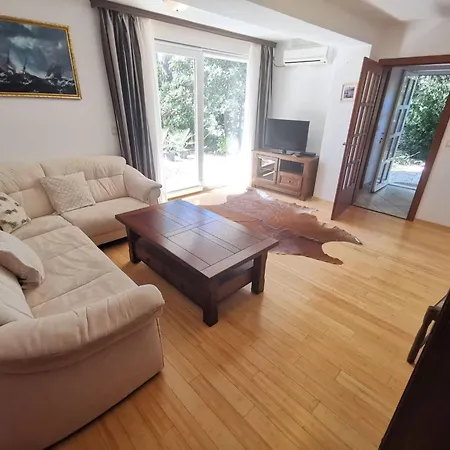 Apartamento In Mit Privatem Parkplatz By Interhome *